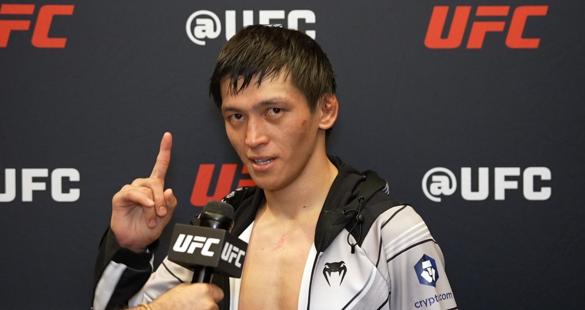 Азату Максуму назначили бой на номерном турнире UFC